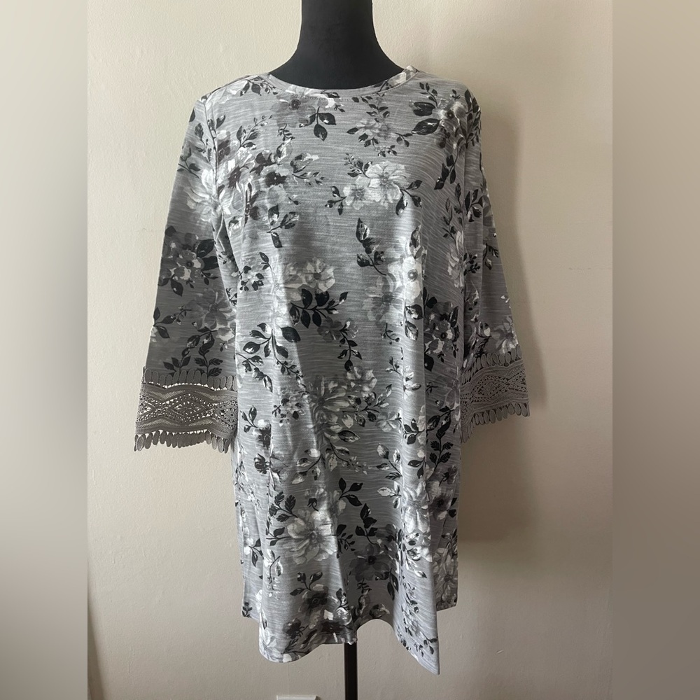 NWT Women Within Floral print top w/ mid length embroidered cuff, Size 14/16 M